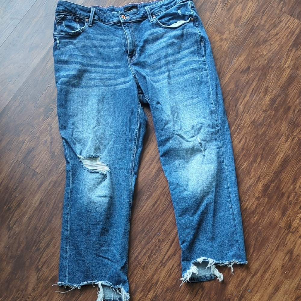 Edge Blue Boyfriend Jeans with Raw Hem and Distressed Finish